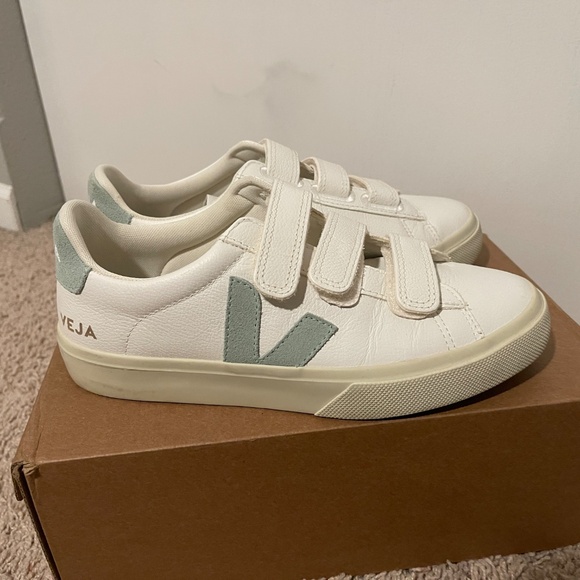 Women’s Veja Recife Grip Trio Court Sneakers - Size 38 Color: Matcha - Picture 3 of 7